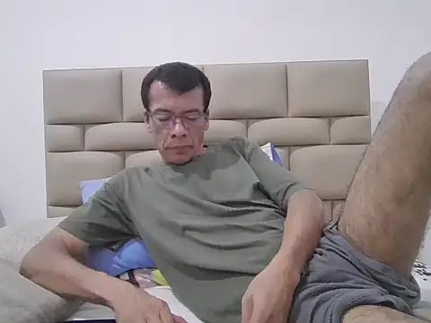 skinnylatino51 online show from 09.25.25