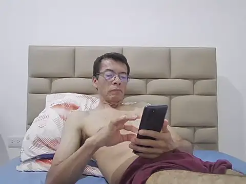 skinnylatino51 online show from 12.20.25