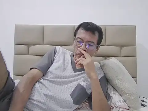 skinnylatino51 online show from 02.20.26