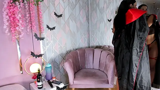 Snapshot of EmmaWilliam1 chatting on 11.01.25 EmmaWilliam1 online show from 11.01.25