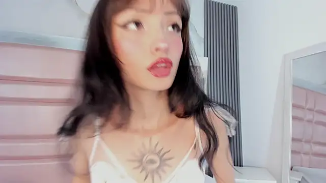 Snapshot of MaddieStark chatting on 10.16.25 MaddieStark online show from 10.16.25