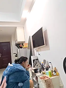 defgghj online show from 10.27.25