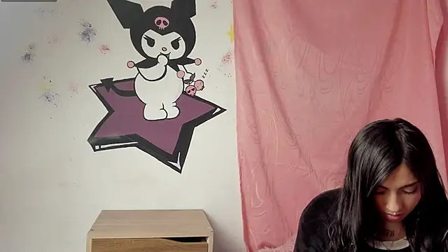 Alanaloiiss  online show from 12.16.25