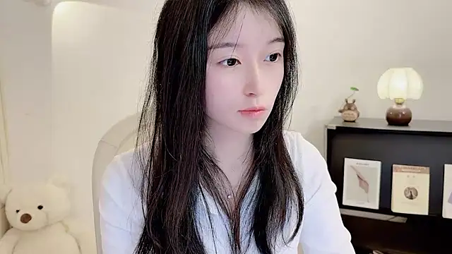 Snapshot of Onechestnut chatting on 11.19.25 Onechestnut online show from 11.19.25