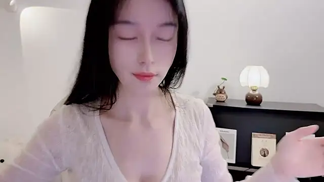 Snapshot of Onechestnut chatting on 11.21.25 Onechestnut online show from 11.21.25