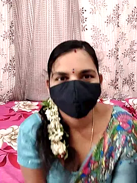 Snapshot of Lalitha-1995 chatting on 09.25.25 Lalitha-1995 online show from 09.25.25