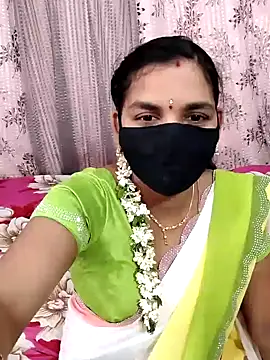 Snapshot of Lalitha-1995 chatting on 10.05.25 Lalitha-1995 online show from 10.05.25