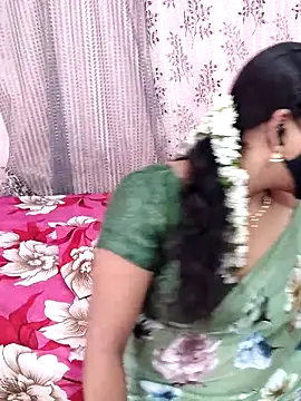 Snapshot of Lalitha-1995 chatting on 10.11.25 Lalitha-1995 online show from 10.11.25