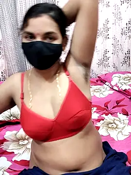 Snapshot of Lalitha-1995 chatting on 10.19.25 Lalitha-1995 online show from 10.19.25