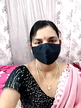 Snapshot of Lalitha-1995 chatting on 11.02.25 Lalitha-1995 online show from 11.02.25