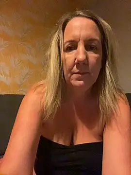 X-Victoria-X online show from 09.14.25