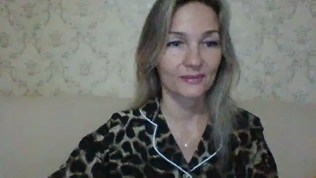Snapshot of sweetriki chatting on 10.26.25 sweetriki online show from 10.26.25