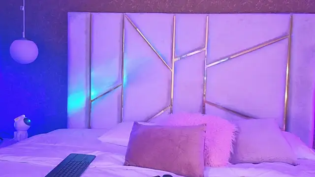 Miiss Bubble online show from 09.17.25