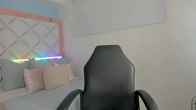 molly gomezz online show from 10.07.25