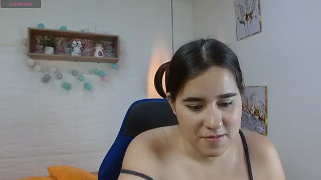 tulunaroja online show from 10.24.25