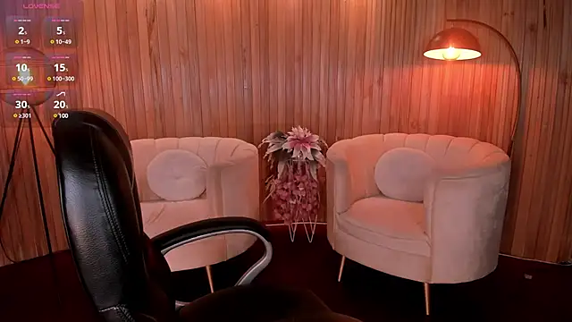 Snapshot of MeganScott chatting on 12.23.24 MeganScott online show from 12.23.24