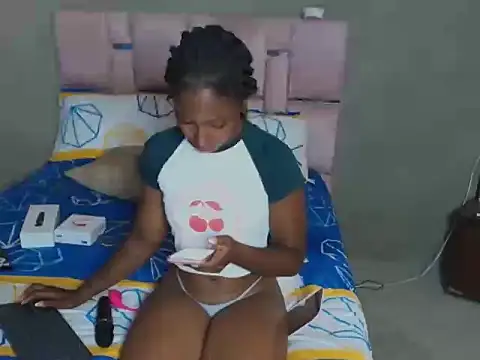 Snapshot of britanyxxs chatting on 11.10.25 britanyxxs online show from 11.10.25