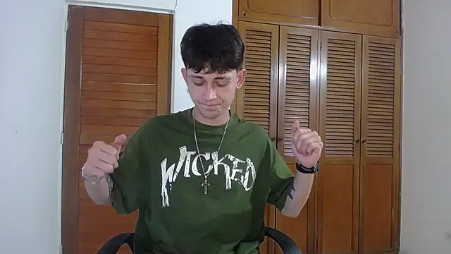Snapshot of Michael_blue chatting on 07.18.26 Michael blue online show from 07.18.26