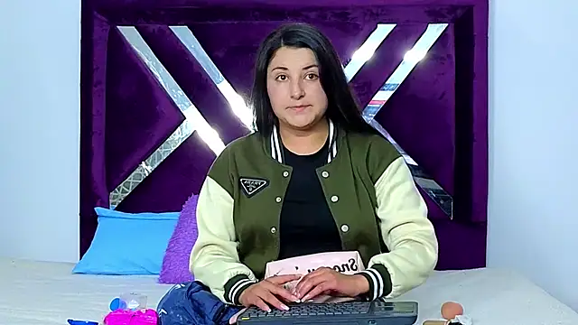 cuteeimy online show from 11.25.25