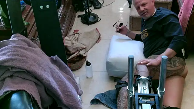 Snapshot of 6mickey9 chatting on 10.20.25 6mickey9 online show from 10.20.25