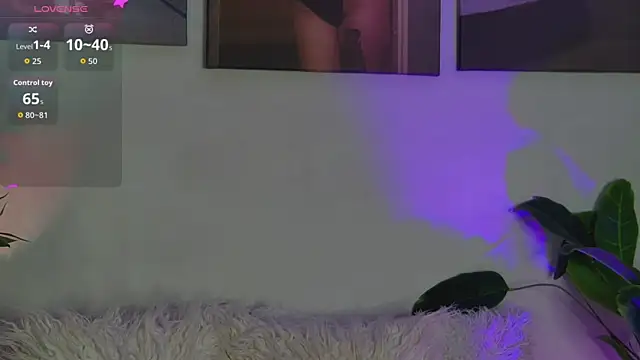 AlysonHuxley  online show from 04.15.26