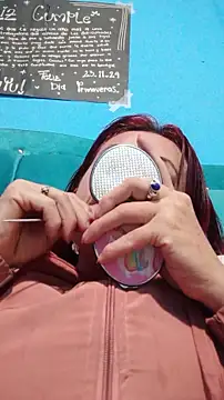 carolinhe  online show from 11.28.25