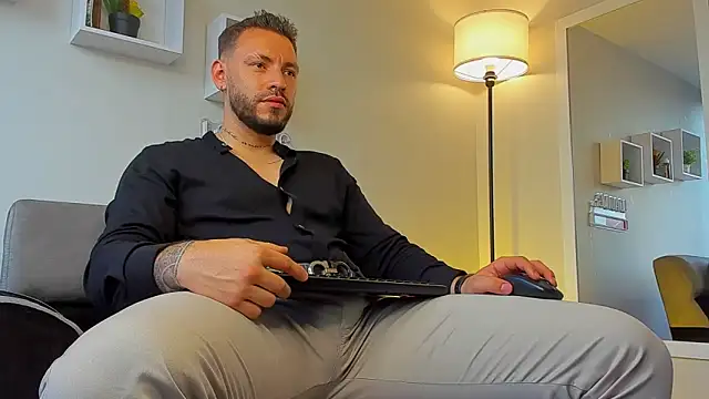 Snapshot of DIMITRI_MASTEER chatting on 11.17.25 DIMITRI MASTEER online show from 11.17.25