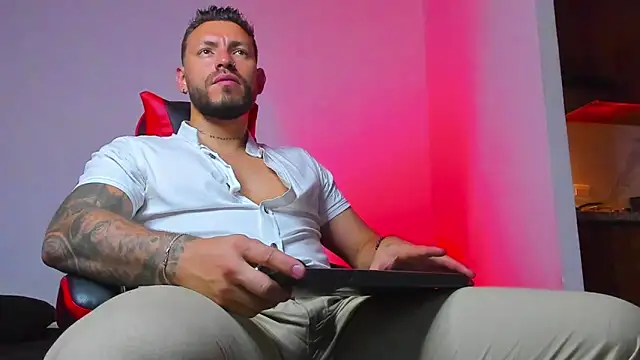 Snapshot of DIMITRI_MASTEER chatting on 12.21.25 DIMITRI MASTEER online show from 12.21.25