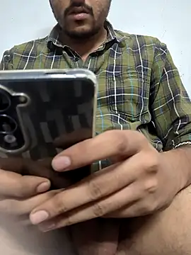 Snapshot of joywithzara chatting on 10.14.25 joywithzara online show from 10.14.25