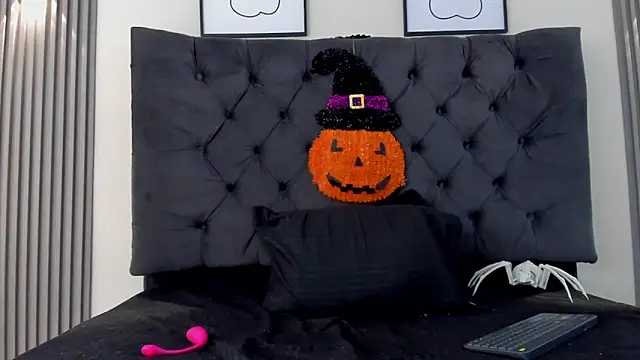 Sofia Seduccion online show from 10.28.25