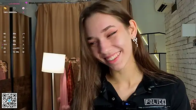 Snapshot of PetraHambelton chatting on 09.26.25 PetraHambelton online show from 09.26.25