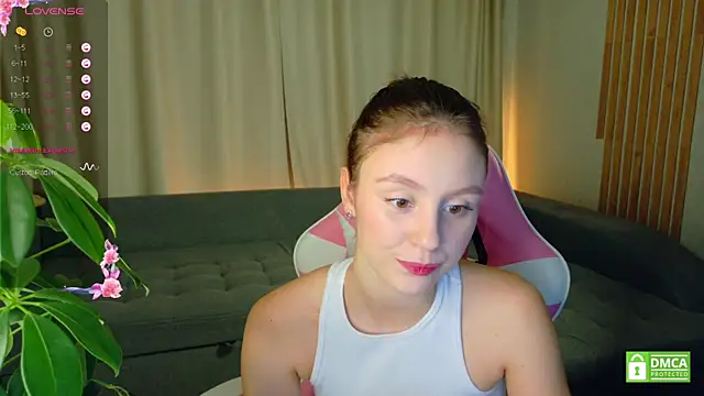 Snapshot of sweet_loopy chatting on 10.21.25 sweet loopy online show from 10.21.25