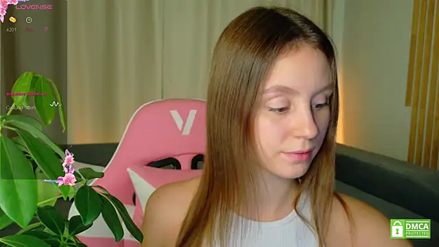 Snapshot of sweet_loopy chatting on 10.22.25 sweet loopy online show from 10.22.25