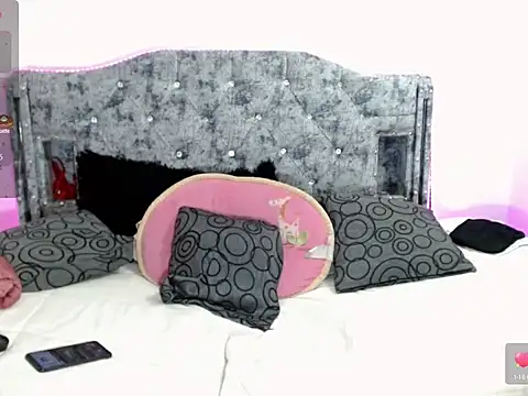 Snapshot of x_isabella_x chatting on 09.26.25 x isabella x online show from 09.26.25