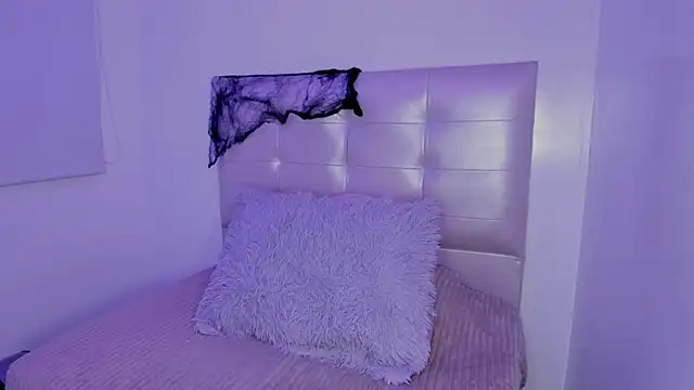 Anna Blade  online show from 10.27.25