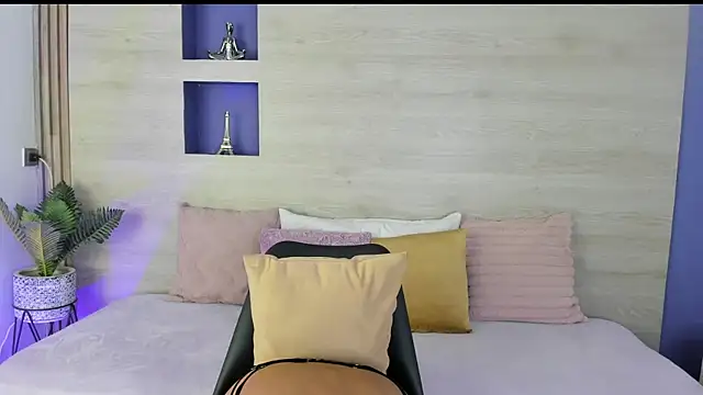 Stephanni  online show from 09.19.25