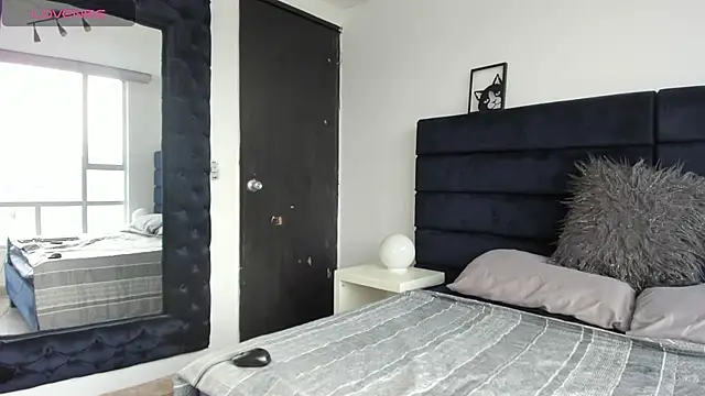 Snapshot of CHARLOTTE_KNOX chatting on 10.02.25 CHARLOTTE KNOX online show from 10.02.25