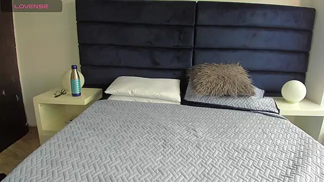 Snapshot of CHARLOTTE_KNOX chatting on 10.14.25 CHARLOTTE KNOX online show from 10.14.25