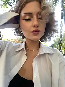 Snapshot of KellyKeler chatting on 09.14.25 KellyKeler online show from 09.14.25