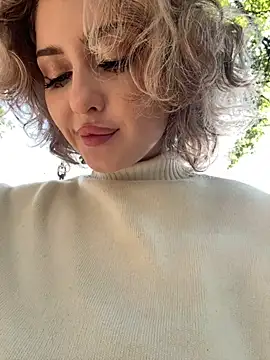 Snapshot of KellyKeler chatting on 09.21.25 KellyKeler online show from 09.21.25