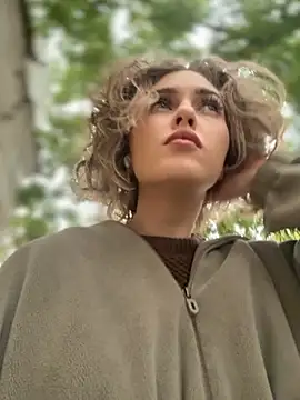 Snapshot of KellyKeler chatting on 10.18.25 KellyKeler online show from 10.18.25