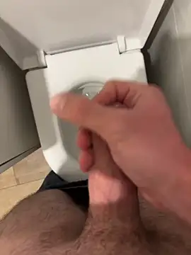 Snapshot of hugehairycock_98 chatting on 11.30.25 hugehairycock 98 online show from 11.30.25