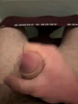 Snapshot of hugehairycock_98 chatting on 04.16.26 hugehairycock 98 online show from 04.16.26