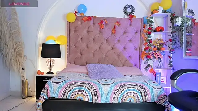 Snapshot of SwettRenata_ chatting on 09.30.25 SwettRenata  online show from 09.30.25