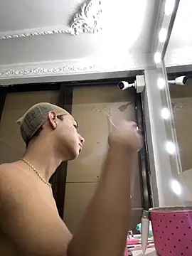 Snapshot of SwettRenata_ chatting on 10.13.25 SwettRenata  online show from 10.13.25