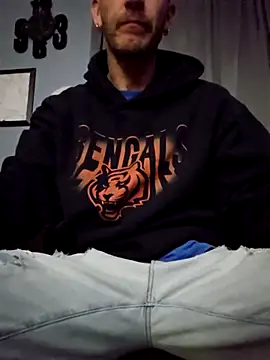 Snapshot of Sampzon chatting on 10.13.25 Sampzon online show from 10.13.25