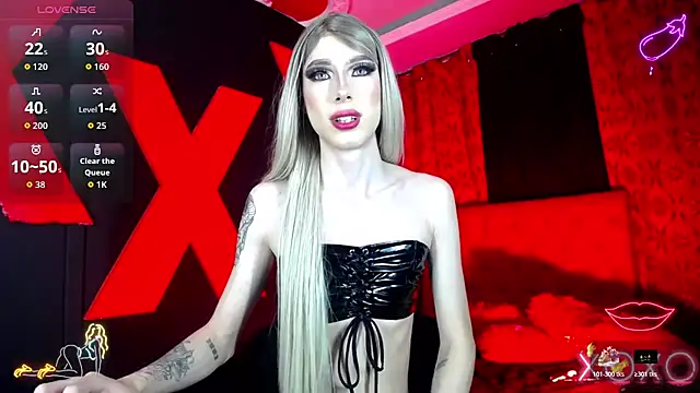 Snapshot of abrilbigcock chatting on 10.28.25 abrilbigcock online show from 10.28.25