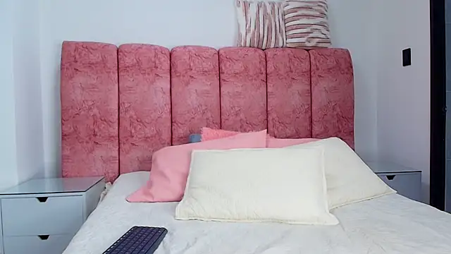 emmacurvy online show from 11.15.25