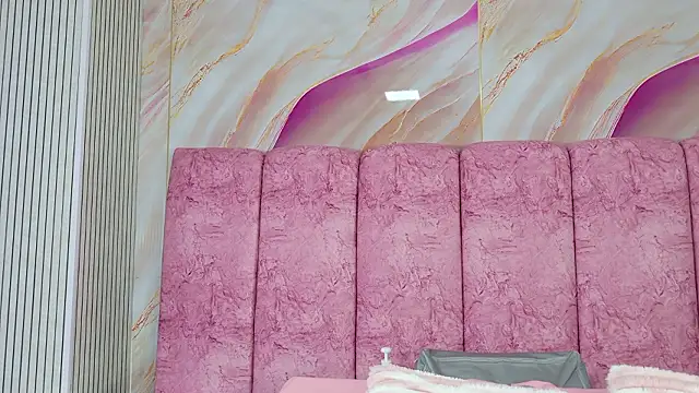 emmacurvy online show from 03.10.26