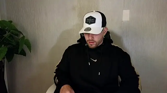 Snapshot of Ades_Lowe chatting on 10.11.25 Ades Lowe online show from 10.11.25